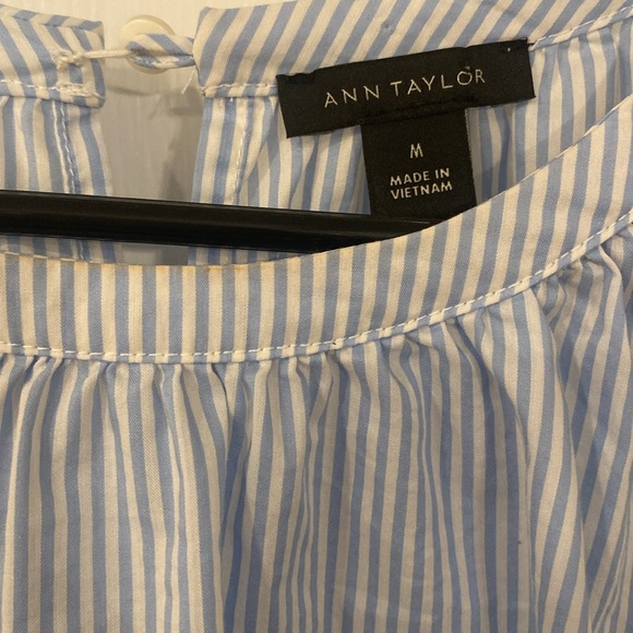 🌷3/15🌷Ann Taylor Cold Shoulder Blouse -M - Picture 3 of 7